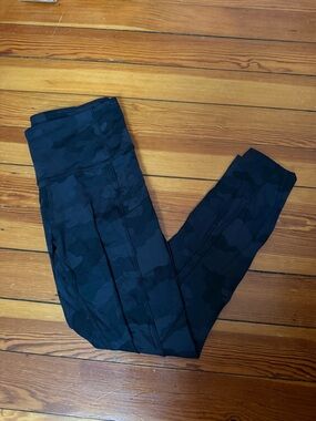 lululemon Black Camo fast & free Leggings